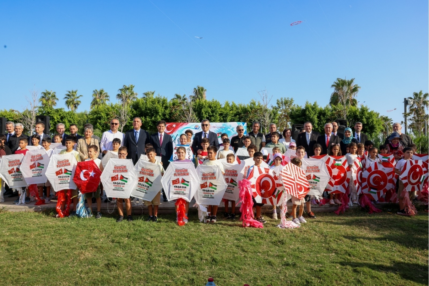 Mersin'de "Uçurtmalar Vurulmasın, Gökyüzü Çocuklara Kalsın" etkinliği düzenlendi