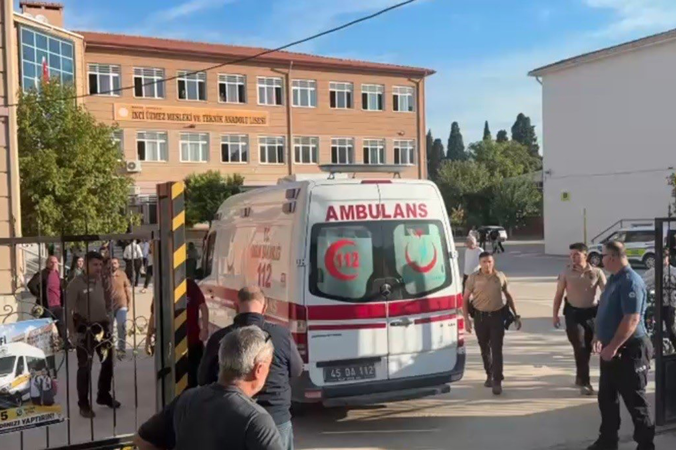 Bakan Gürlek: 2’si ağır 11 öğrencinin yaralandığı silahlı saldırıyla ilgili 4 kişi gözaltında