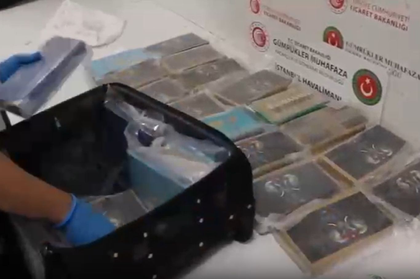İstanbul Havalimanı’nda iki operasyonda 34 kilo 400 gram kokain ele geçirildi