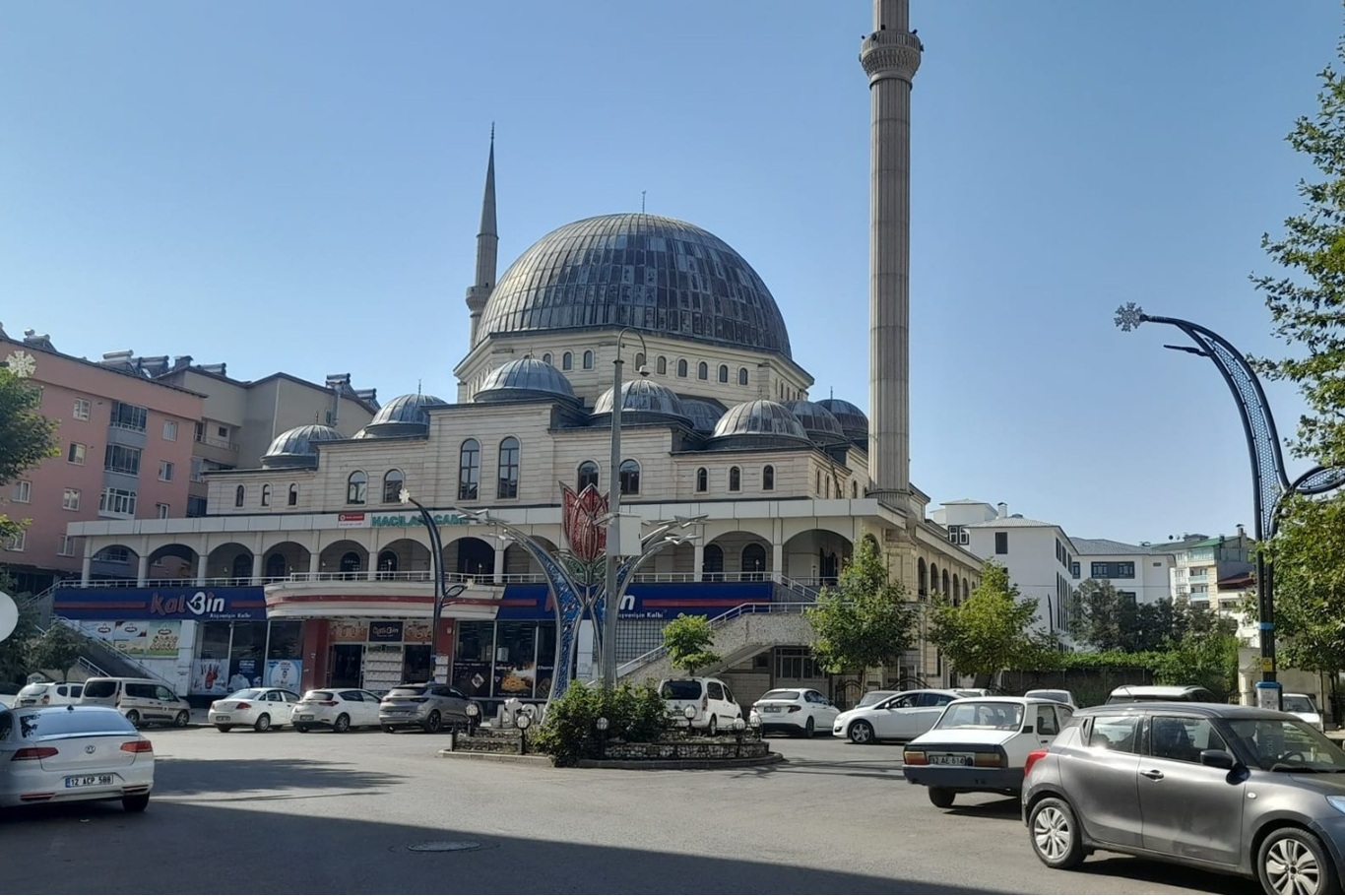 Camiler, kadın ve engellilerin ibadet edebileceği şekilde dizayn edilmeli