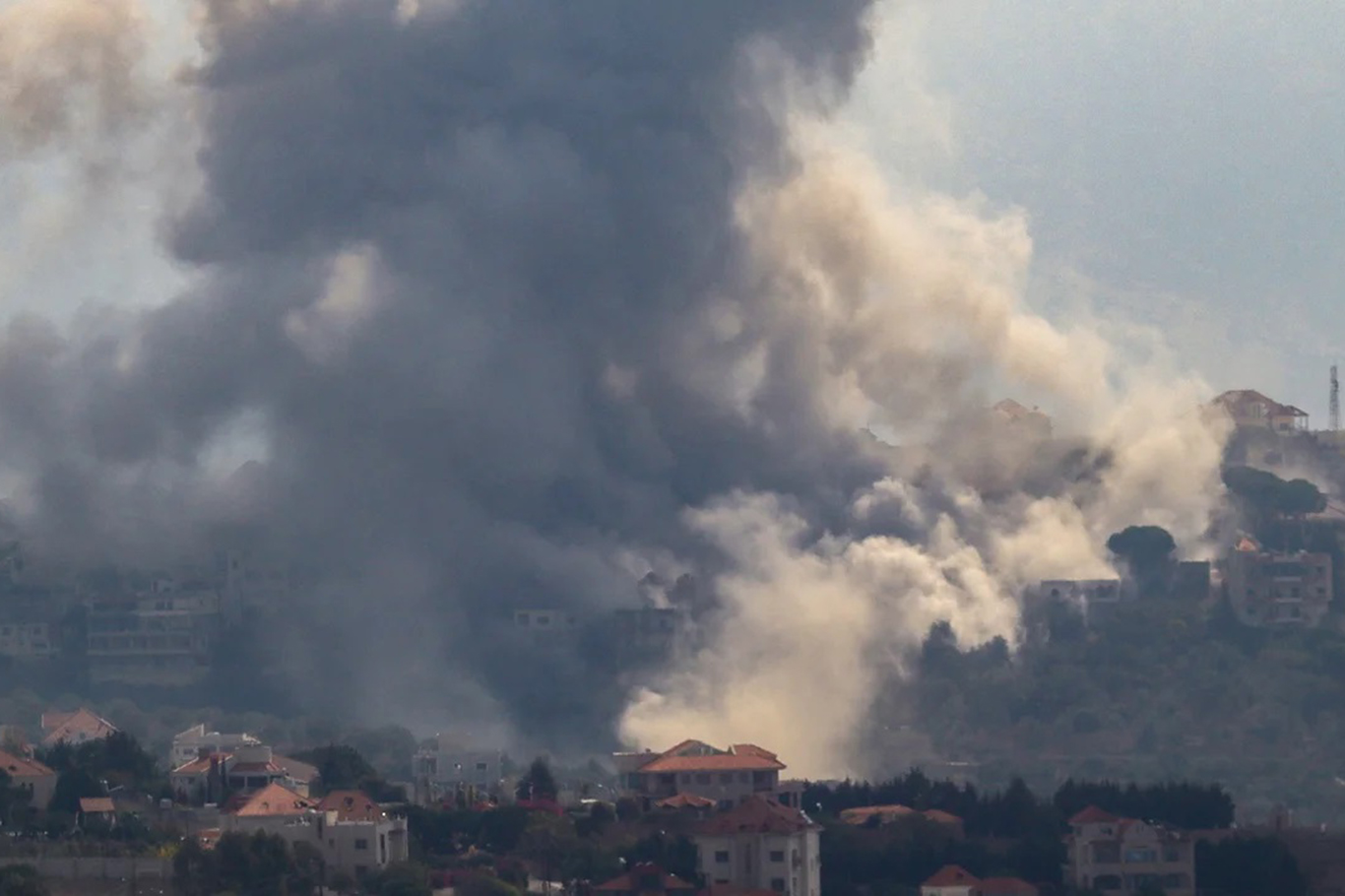 İşgal rejimi Lübnan’da okul binasını havaya uçurdu 
