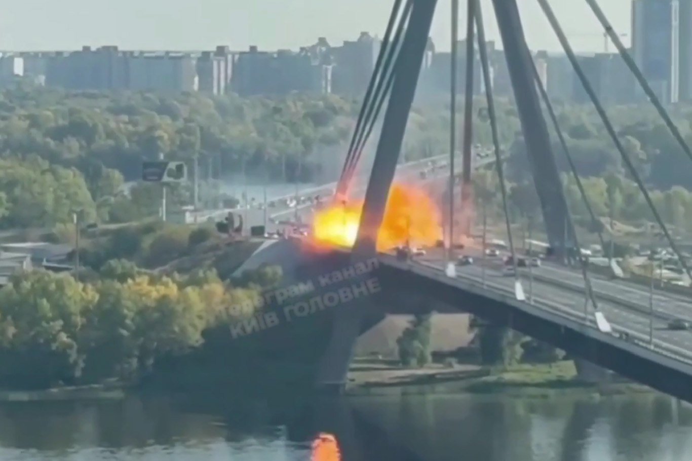 Rusya, Kiev’deki Kuzey Köprüsü’nü yeniden vurdu