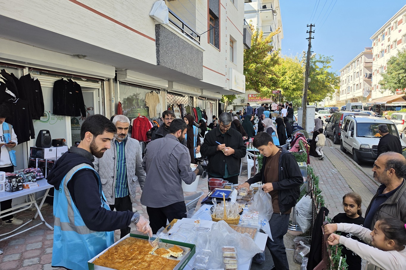 Ankara'da ihtiyaç sahipleri yararına kermes 