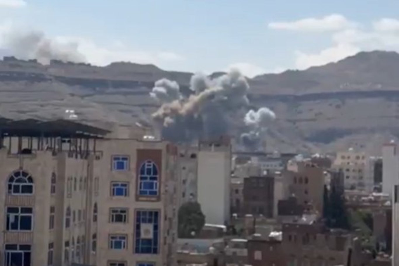 Suudi destekli Yemen birlikleri, Ensarullah'ın kontrolündeki başkent Sana'yı geri almak için saldırı başlattı