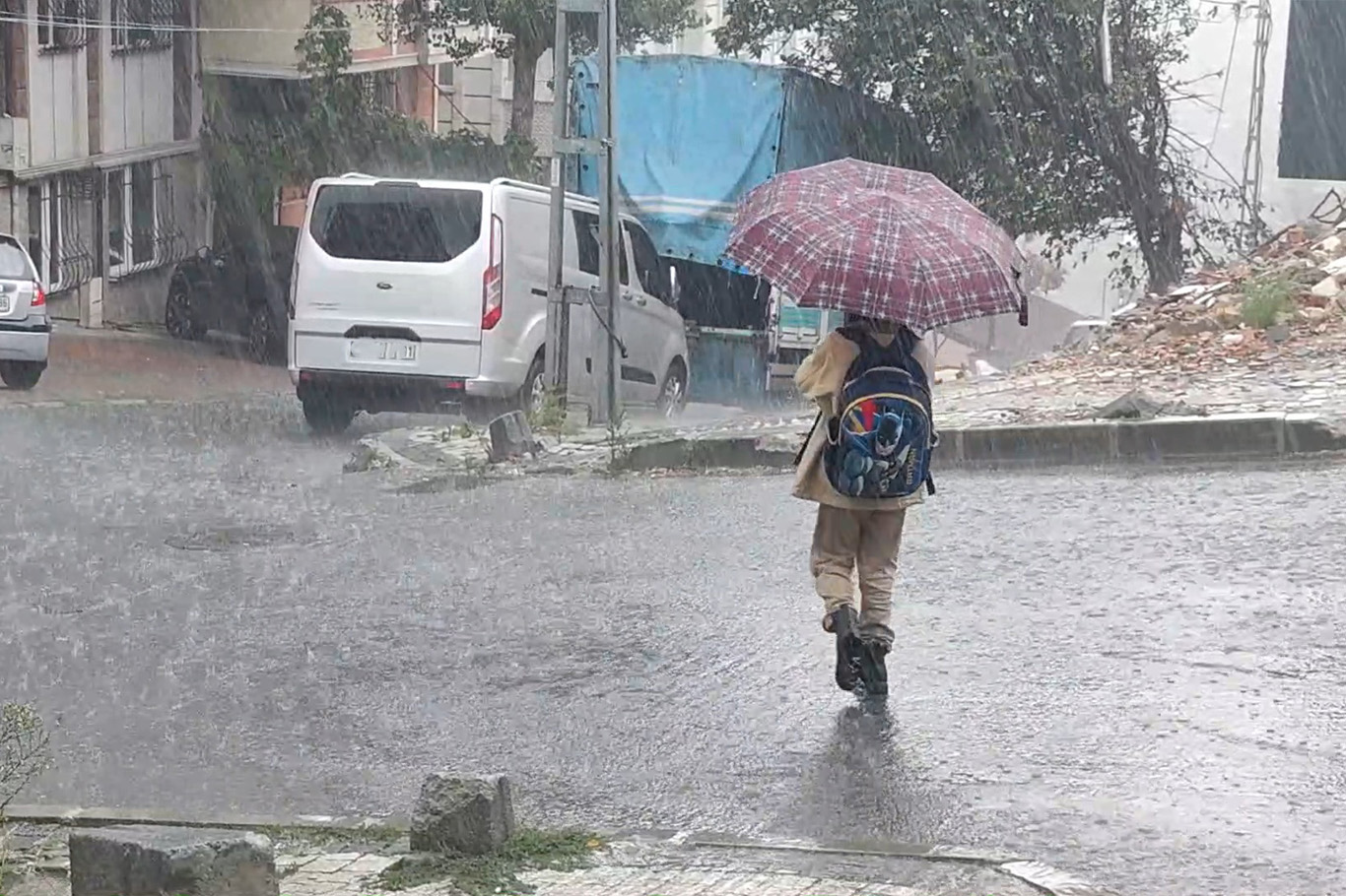 Meteoroloji'den gök gürültülü sağanak uyarısı