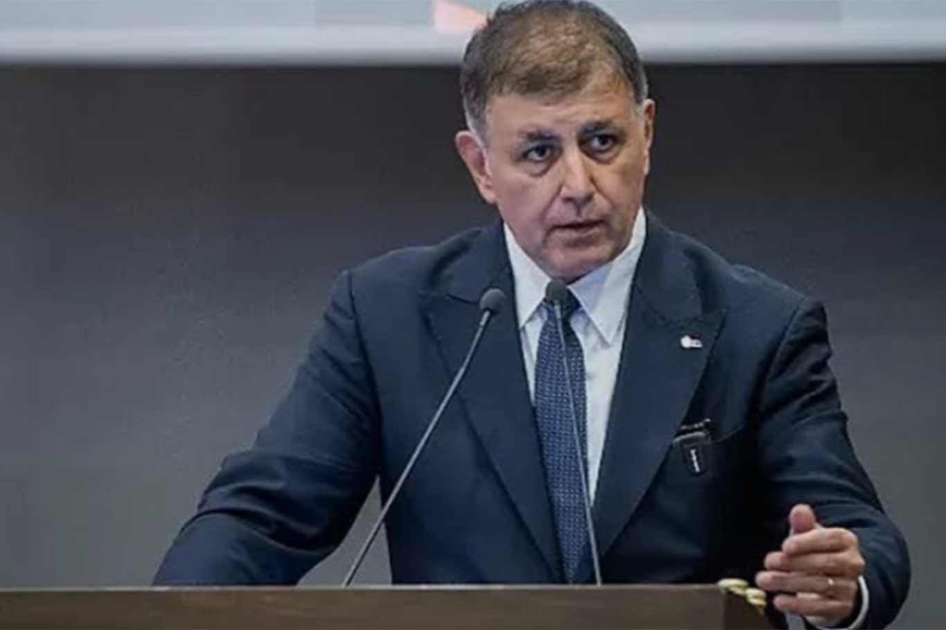İzmir Büyükşehir Belediye Başkanı Tugay AK Parti'ye katıldı