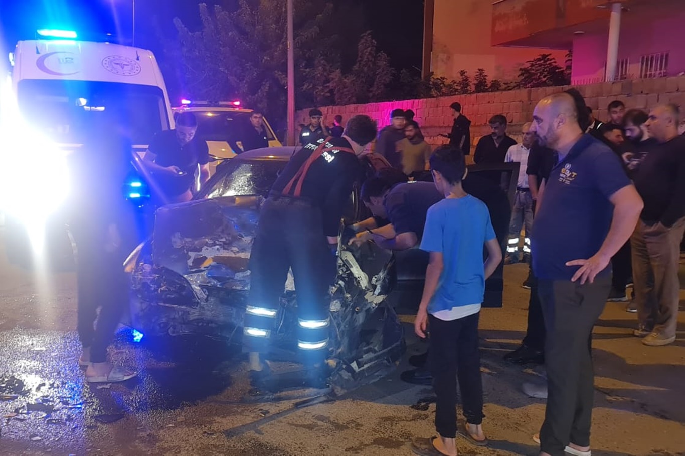 Batman'da hafif ticari araç ile otomobil çarpıştı: 3 yaralı