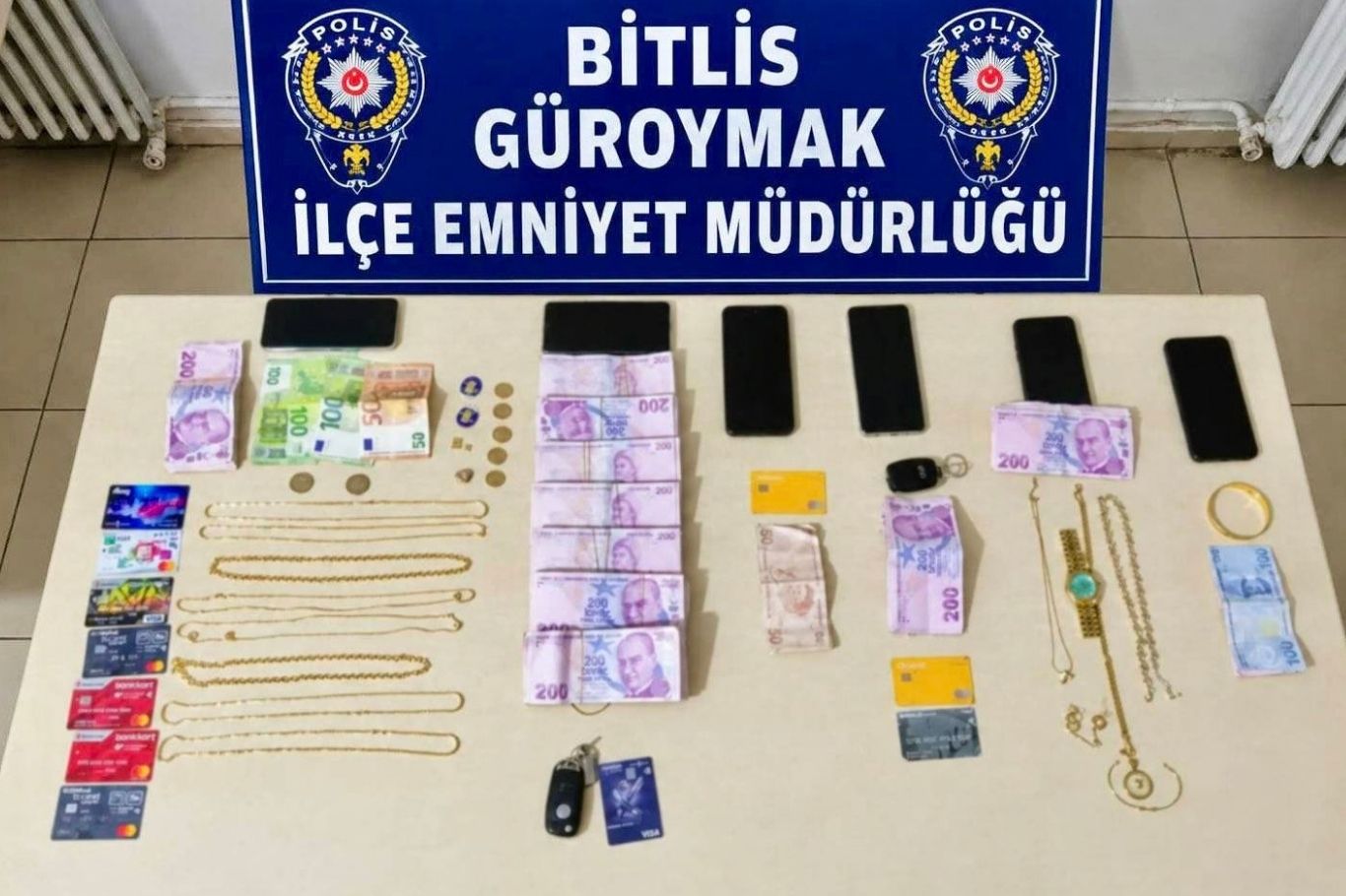 Altın kaplama zincirleri gerçek altın diye satan 6 şüpheli yakalandı