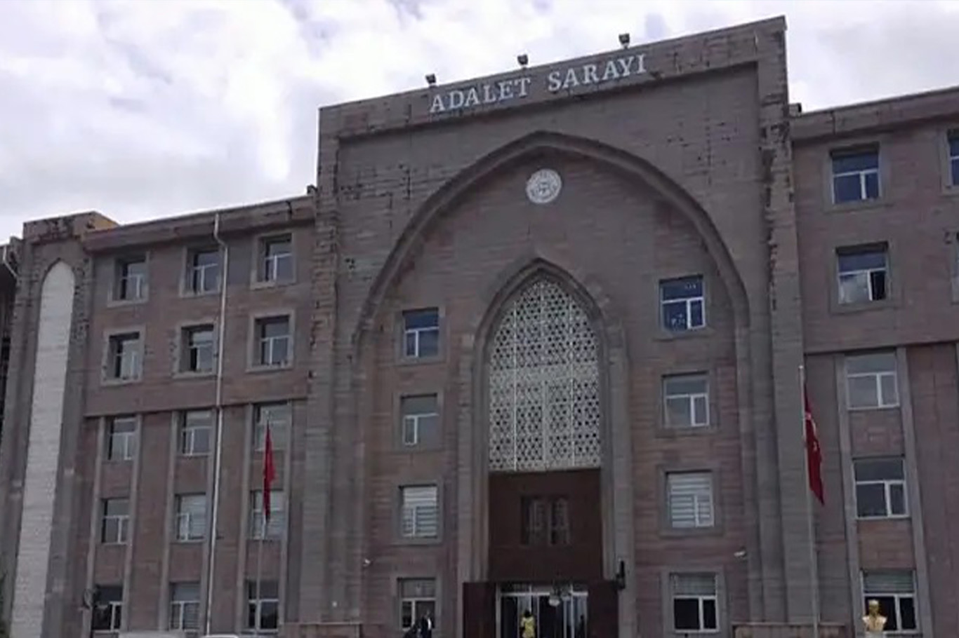 Konya’da haciz işlemi sırasında icra personeli ve avukatlara saldırı