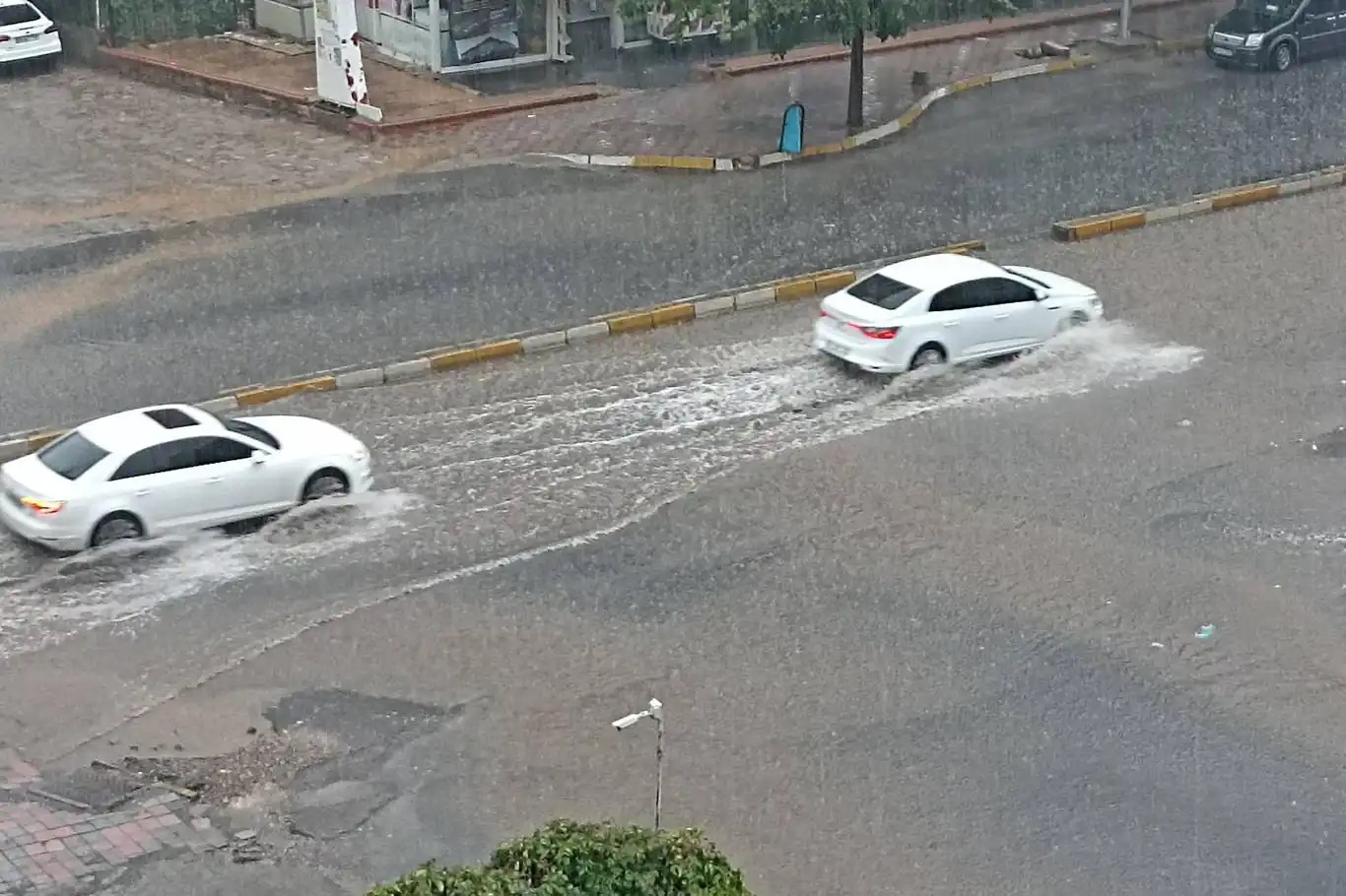 10 il için turuncu, 26 il için sarı kodlu yağış uyarısı