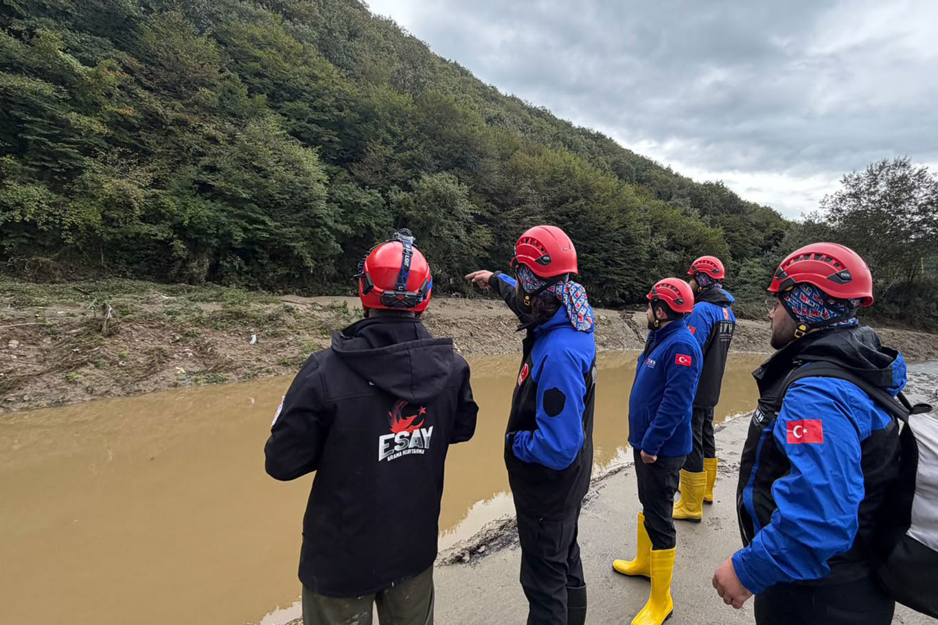 Pendik-Gebze sınırında selde kaybolan 2 kişiden birine ulaşıldı
