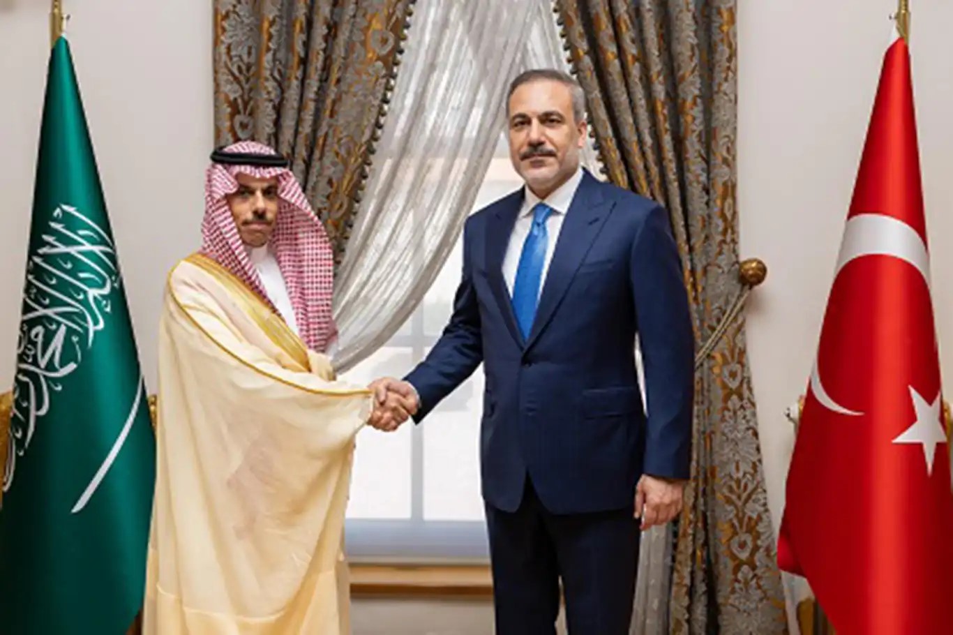 Bakan Fidan, Suudi Arabistanlı mevkidaşı Ferhan ile görüştü