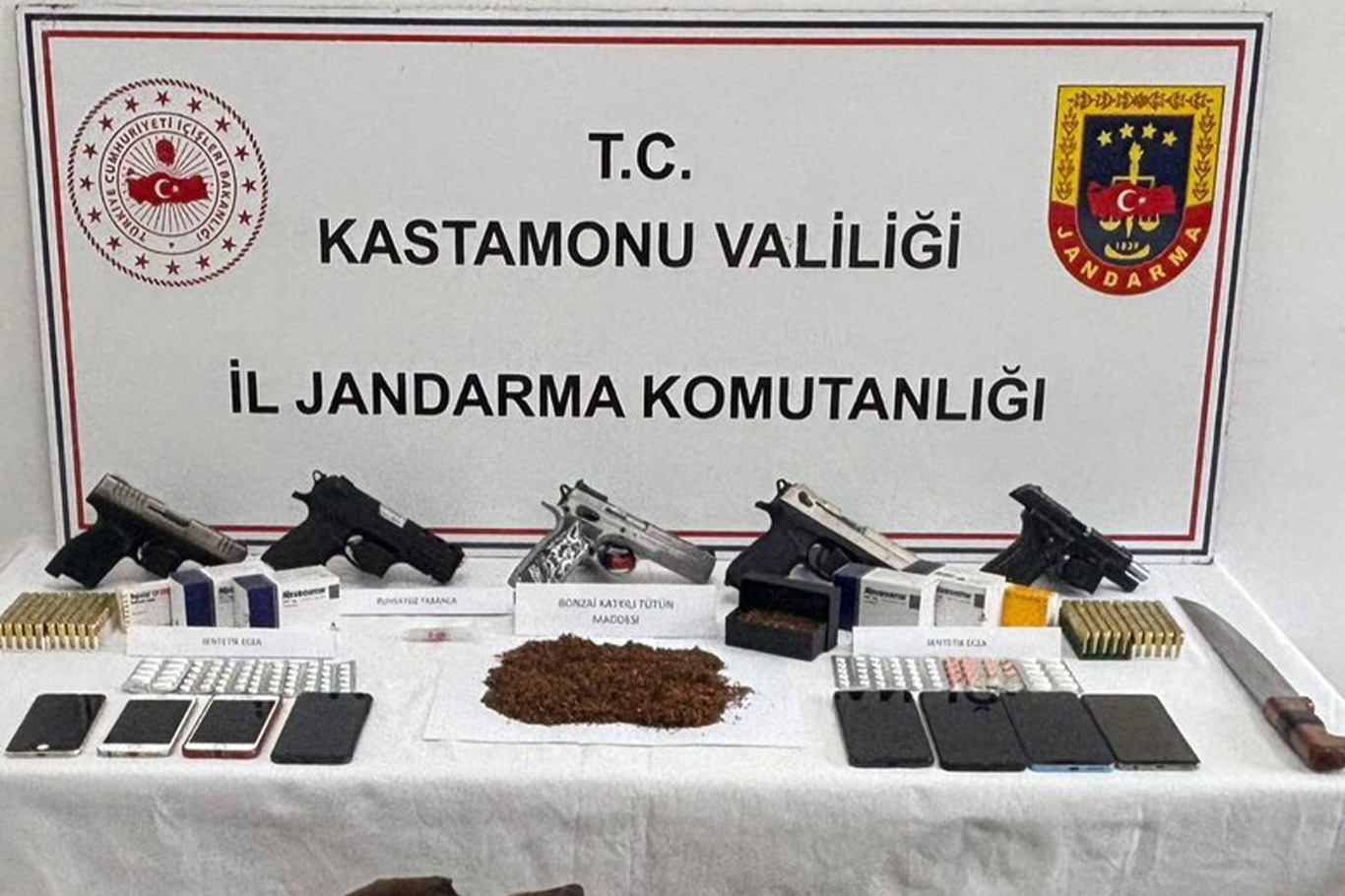 Kastamonu’da 6 şüphelinin adreslerinde silah ve mühimmat ele geçirildi