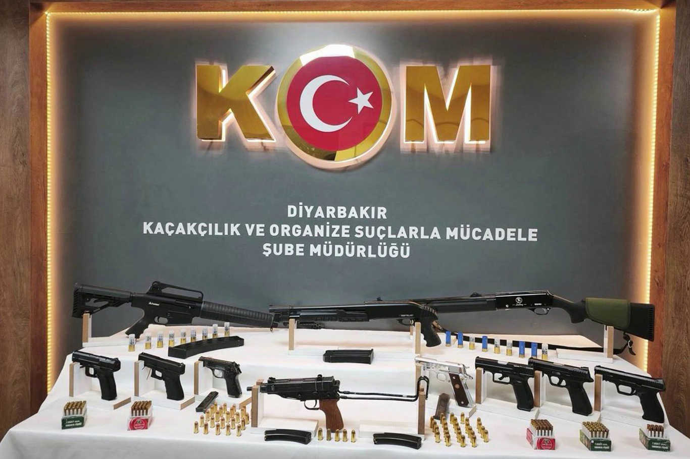 Diyarbakır’da silah kaçakçılığı operasyonu: 13 gözaltı