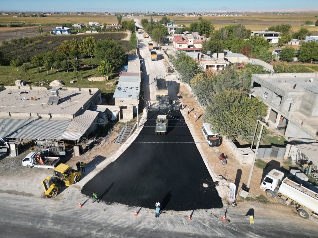 BÜYÜKŞEHİR BELEDİYESİ’NDEN İMAM BAKIR TÜRBESİ’NE YAKIŞIR ASFALT ÇALIŞMASI;