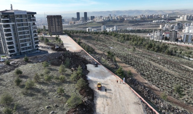 BÜYÜKŞEHİR’DEN DOĞUKENT’E 17 METRELİK YOL YATIRIMI