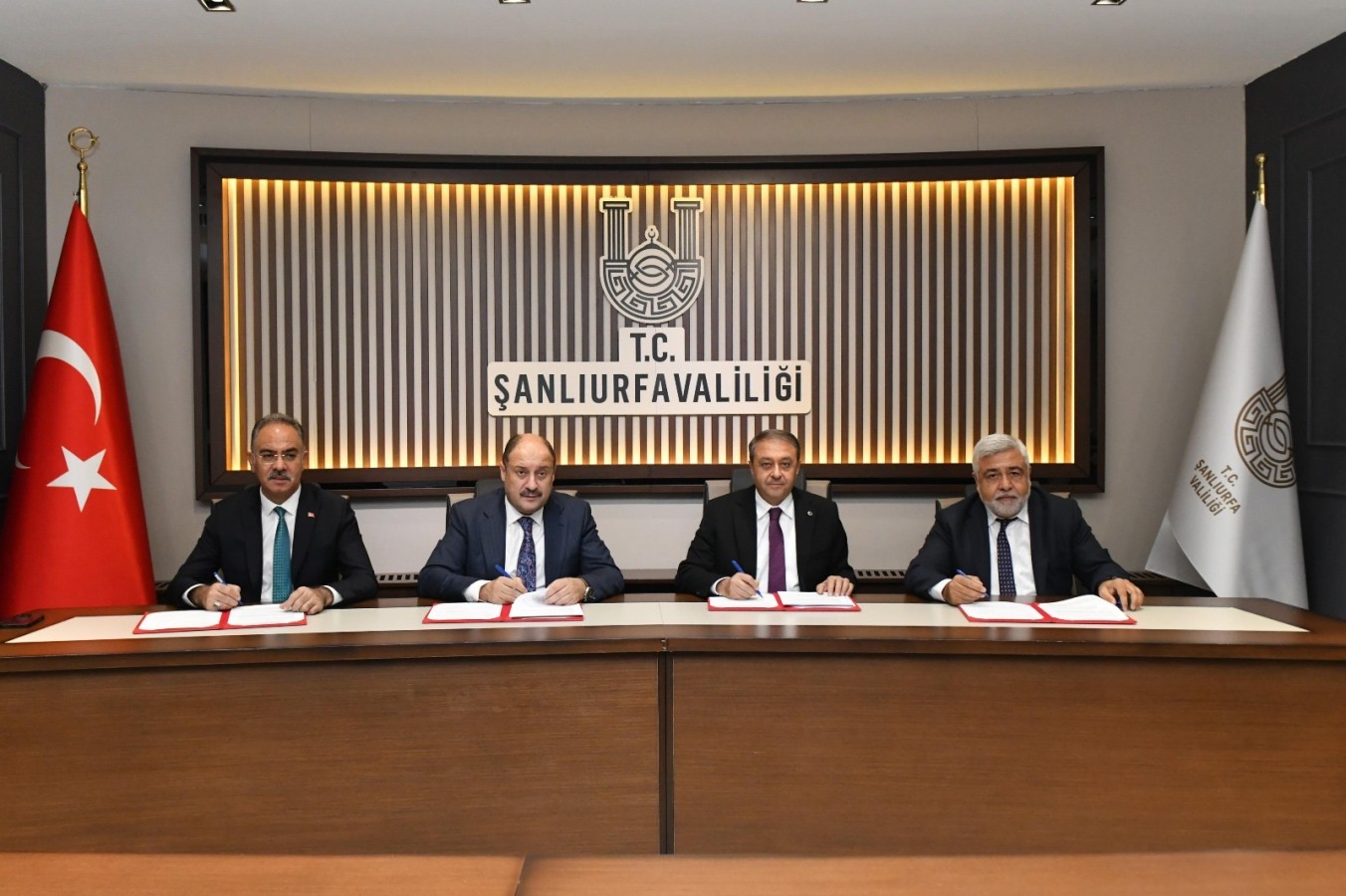 ŞANLIURFA’DA TARİHİ SOKAKLAR, BAŞKAN GÜLPINAR’IN İMZASIYLA AYDINLANACAK