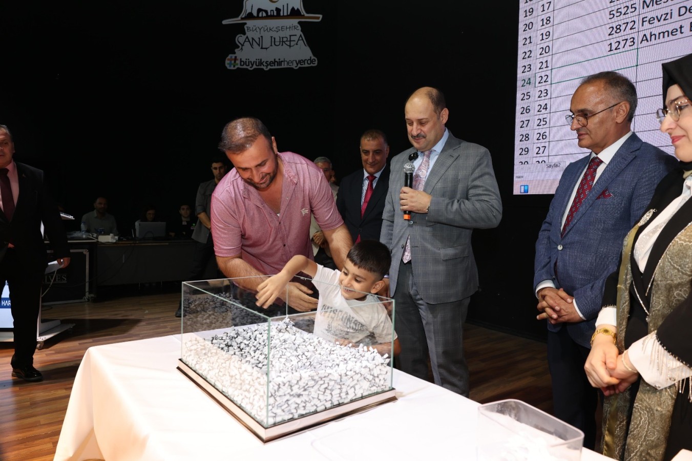 BÜYÜKŞEHİR’DE 30 ŞANSLI İSİM, NOTER HUZURUNDA KURA İLE BELİRLENDİ;