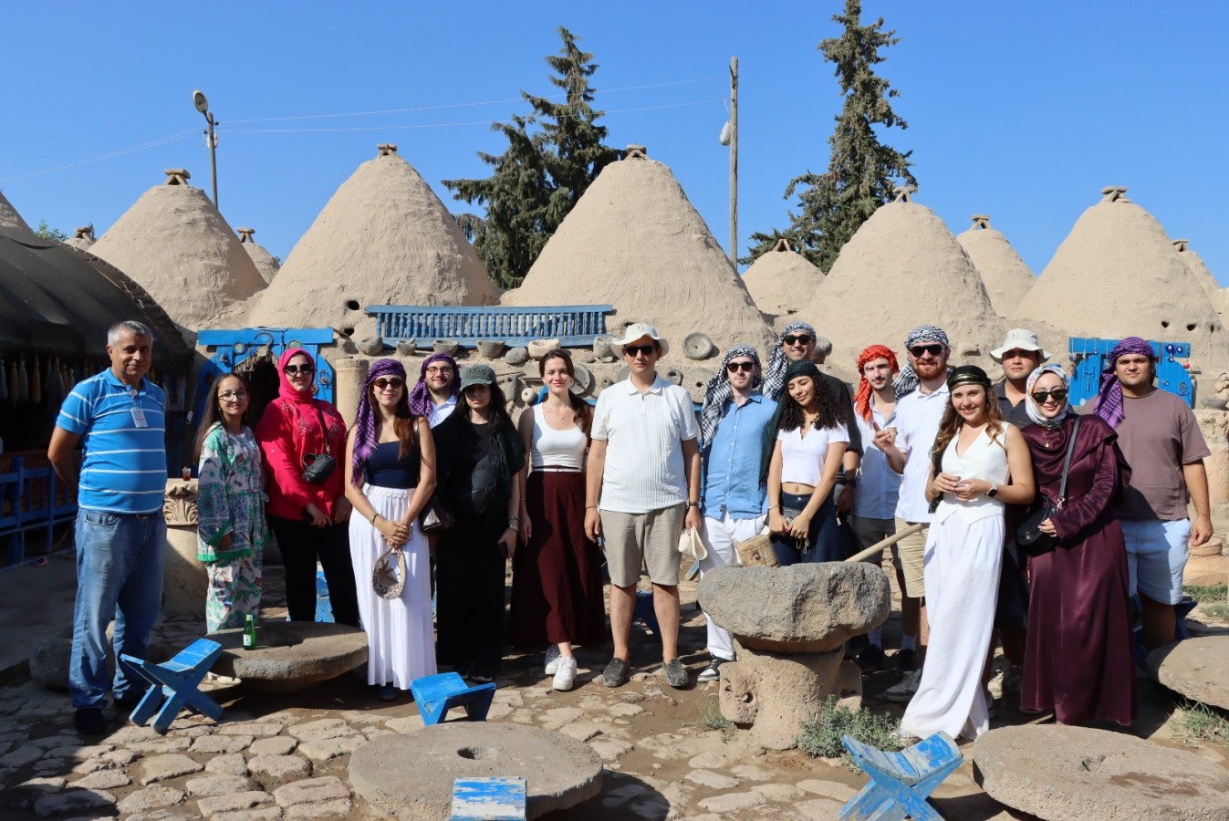 ÜNİVERSİTELİ ÖĞRENCİLER, BÜYÜKŞEHİR İLE URFA’YI KEŞFETTİ;