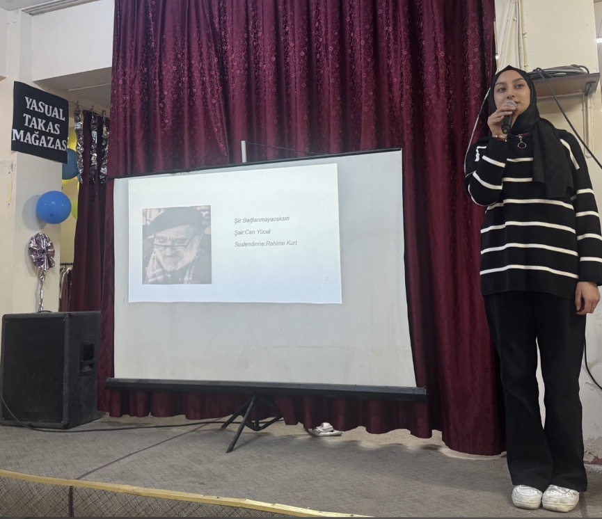 YÜZBAŞI ALİ SAİP URSAVAŞ ANADOLU LİSESİ ÖĞRENCİLERİNDEN ŞİİR DİNLETİSİ;