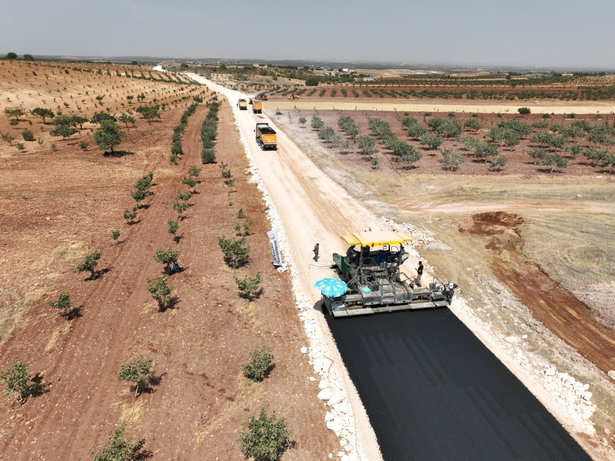 Büyükşehir ilçe kırsallarında asfaltlama yapıyor;