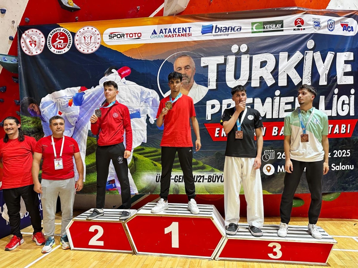 Başkan KUŞ 1. Olan Karateciyi tebrik etti