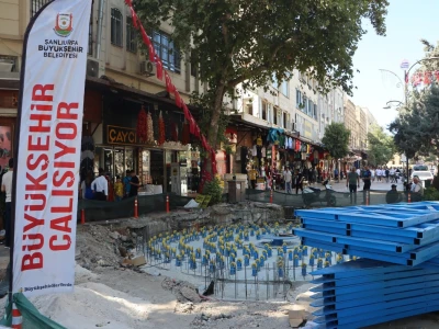DİVANYOLU YAYALAŞIYOR, NOSTALJİK TRAMVAY GELİYOR